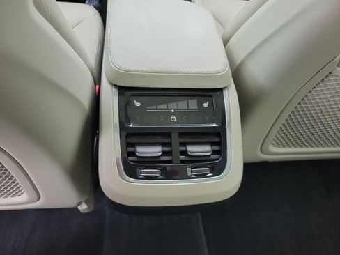 Used 2022 Volvo XC90 T6 Momentum w/ Advanced Package AWD/4WD image 13