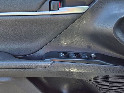 Used 2019 Toyota Camry XSE image 12