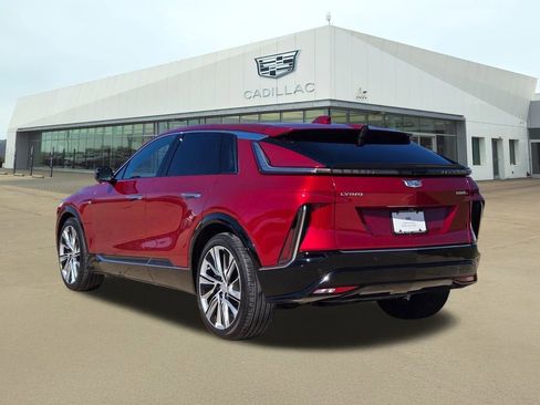 Certified 2025 Cadillac Lyriq Luxury w/ LPO, Floor Liner Package image 4