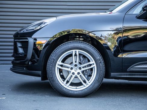 Certified 2025 Porsche Macan image 11