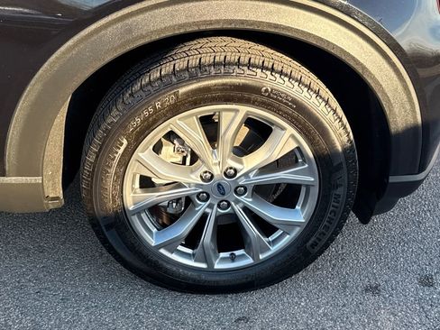 Used 2023 Ford Explorer Limited w/ Limited Technology Package image 46