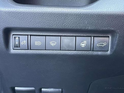 Used 2021 Toyota RAV4 XLE Premium image 10