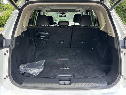 Certified 2025 Nissan Rogue Platinum w/ Platinum Premium Package FWD image 14