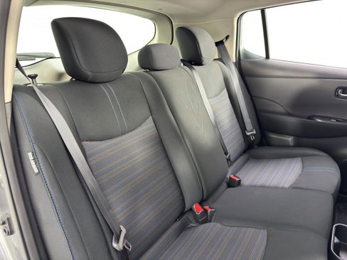 Used 2025 Nissan Leaf S image 32