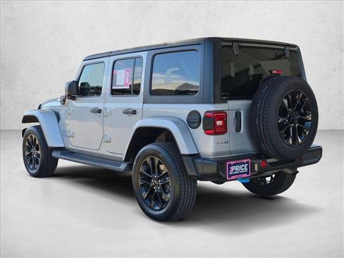 Used 2022 Jeep Wrangler Unlimited Sahara w/ Cold Weather Group AWD/4WD image 7