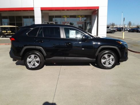 Used 2025 Toyota RAV4 XLE image 8