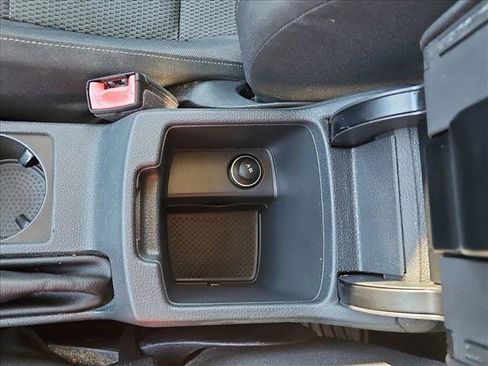 Used 2016 Volkswagen Golf S image 15