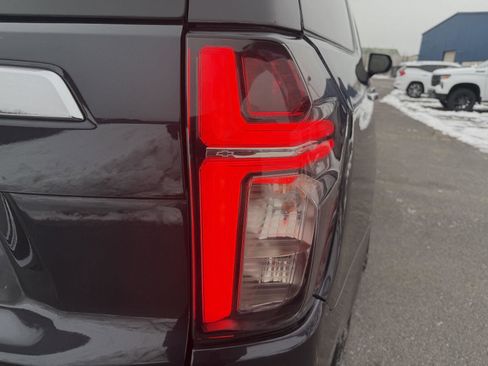 Used 2023 Chevrolet Suburban Premier image 15