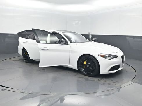 Used 2021 Alfa Romeo Giulia Ti w/ Nero Edizione image 36