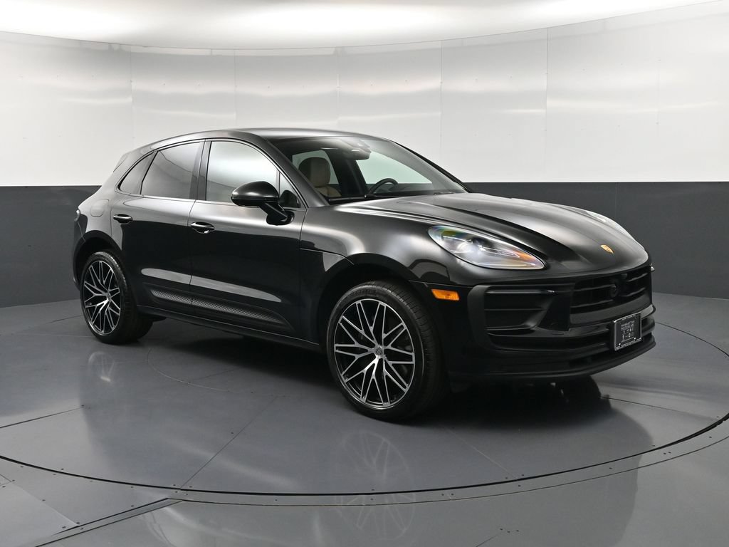 Certified 2026 Porsche Macan AWD/4WD image 10