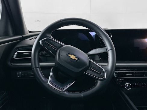 Used 2025 Chevrolet Traverse LT image 18