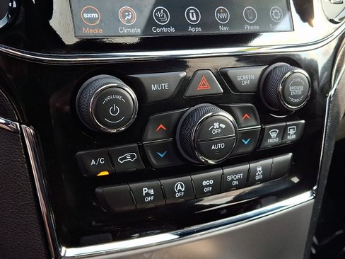 Used 2020 Jeep Grand Cherokee Trailhawk AWD/4WD image 18