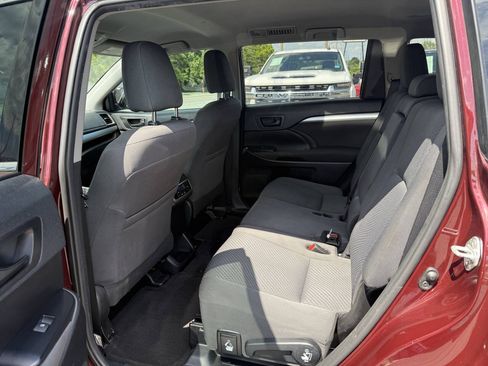 Used 2019 Toyota Highlander LE FWD image 13