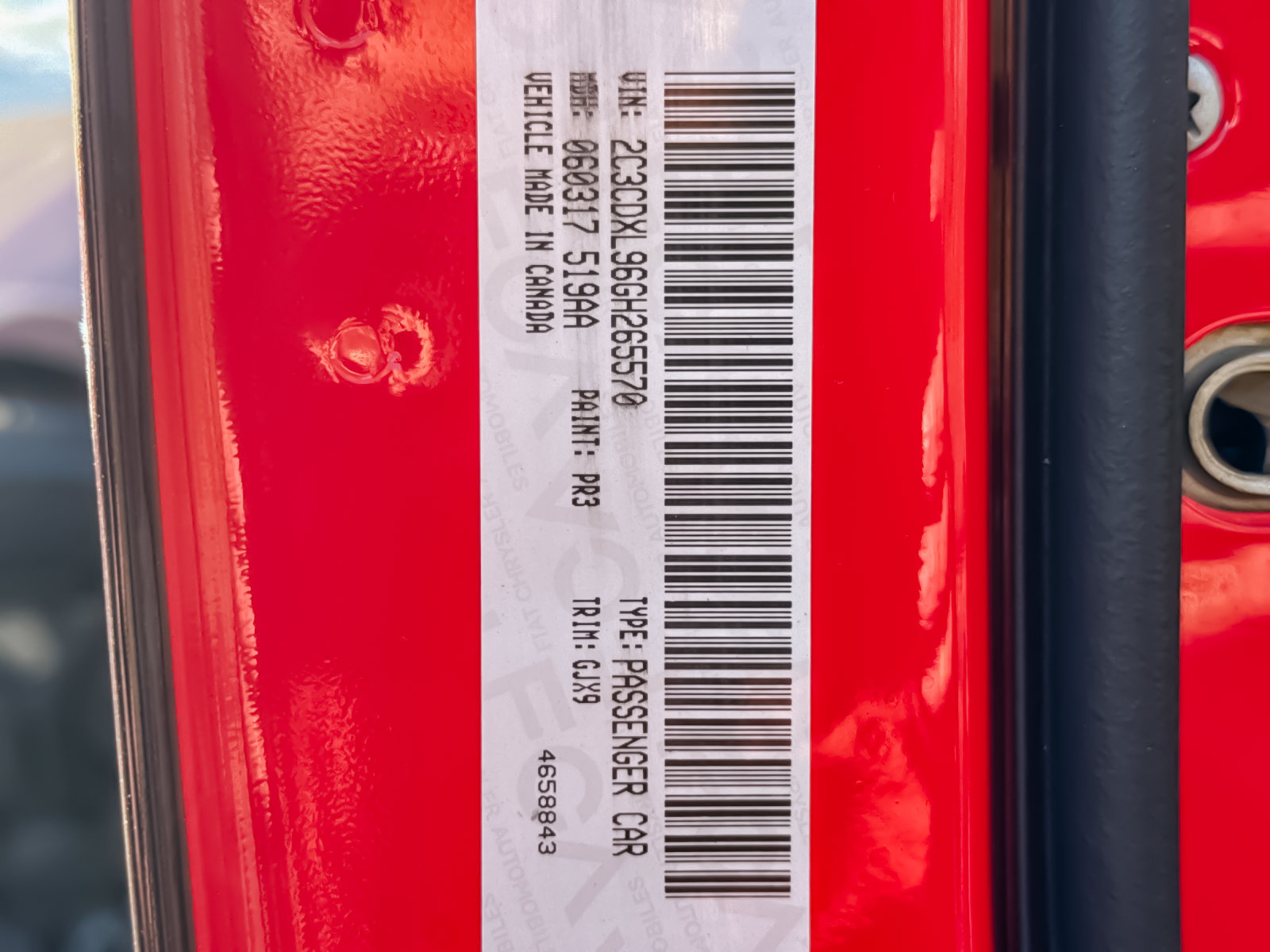 Used 2016 Dodge Charger SRT Hellcat w/ Harman/Kardon Audio Group RWD image 27