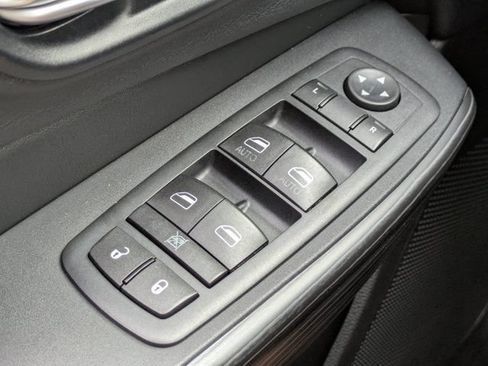 Used 2015 Jeep Cherokee Limited AWD/4WD image 24