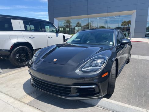 Used 2018 Porsche Panamera RWD image 2
