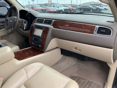 Used 2013 Chevrolet Avalanche LTZ image 56