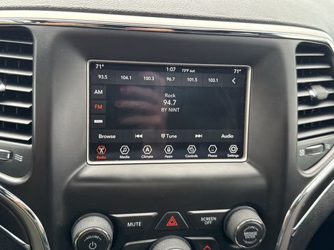 Used 2018 Jeep Grand Cherokee Limited AWD/4WD image 15