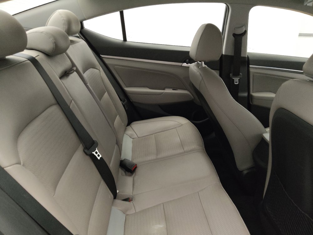 Used 2020 Hyundai Elantra Limited FWD image 19