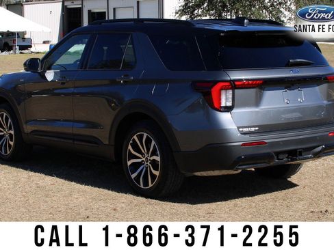 Used 2025 Ford Explorer ST-Line w/ Premium Package RWD image 6