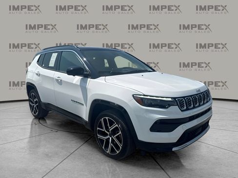 Used 2025 Jeep Compass Limited w/ Elite Group AWD/4WD image 11
