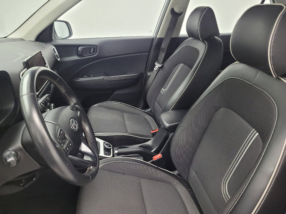 Used 2023 Hyundai Venue Limited FWD image 17