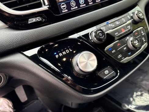 Used 2020 Chrysler Pacifica Touring-L Plus image 27