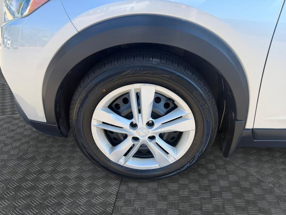 Used 2018 Nissan Kicks S FWD image 31