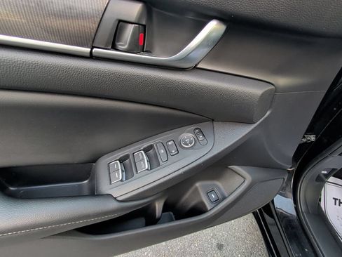Used 2018 Honda Accord Sport image 12