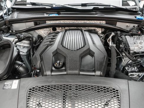 Certified 2025 Porsche Macan image 31