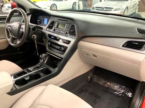 Used 2017 Hyundai Sonata SE image 17
