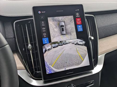 New 2026 Volvo XC90 T8 Plus w/ Protection Package AWD/4WD image 9