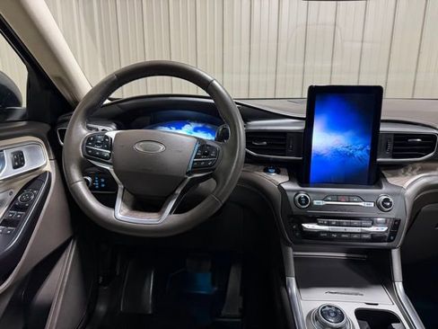 Used 2020 Ford Explorer Platinum w/ Premium Technology Package AWD/4WD image 34