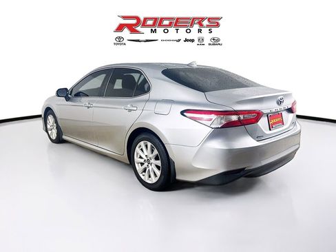 Used 2019 Toyota Camry LE w/ Convenience Package image 6