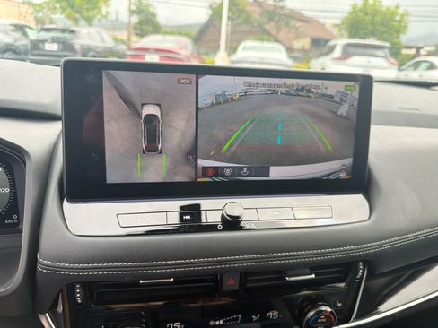 Used 2025 Nissan Rogue SL FWD image 6