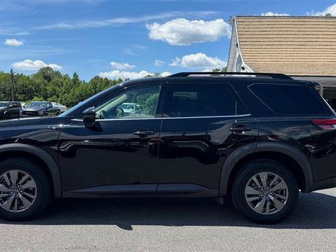 Used 2024 Nissan Pathfinder SV AWD/4WD image 7
