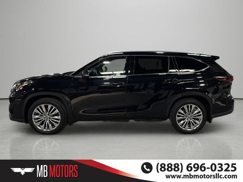 Used 2024 Toyota Highlander Platinum AWD/4WD image 2