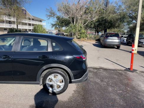 Used 2025 Honda HR-V LX image 10