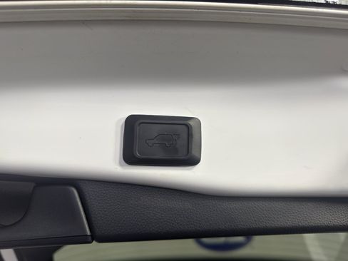 Used 2020 Toyota RAV4 XLE w/ Convenience Package image 37