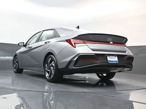 Used 2025 Hyundai Elantra SEL FWD image 25