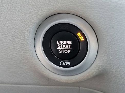 Used 2023 Chrysler Pacifica Limited image 25