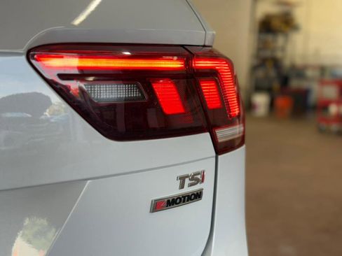 Used 2018 Volkswagen Tiguan SE w/ Panoramic Sunroof Package image 15