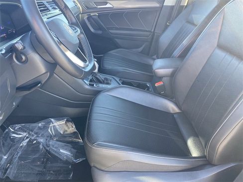 Used 2024 Volkswagen Tiguan SE image 20