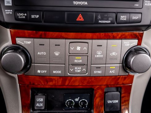 Used 2012 Toyota Highlander Limited w/ Tow Pkg FWD image 30