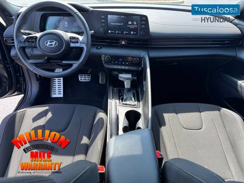 Used 2025 Hyundai Elantra Sport FWD image 12