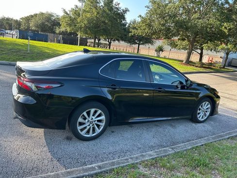 Certified 2022 Toyota Camry LE FWD image 6