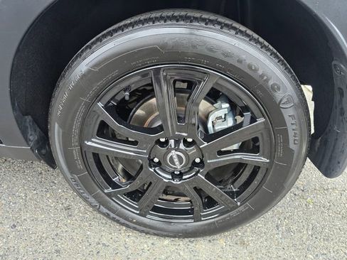 Used 2024 Nissan Kicks SR w/ SR Premium Package FWD image 13
