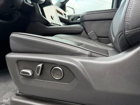 Used 2025 GMC Yukon Denali AWD/4WD image 11