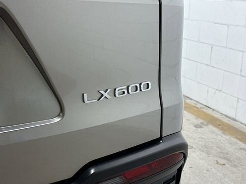 Used 2022 Lexus LX 600 4WD w/ Accessory Package (Z1) image 12