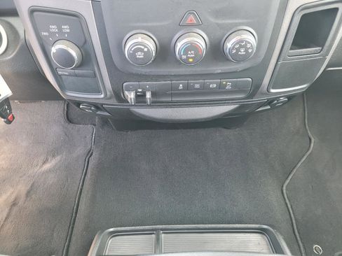 Used 2018 RAM 2500 Tradesman w/ Chrome Appearance Group image 26